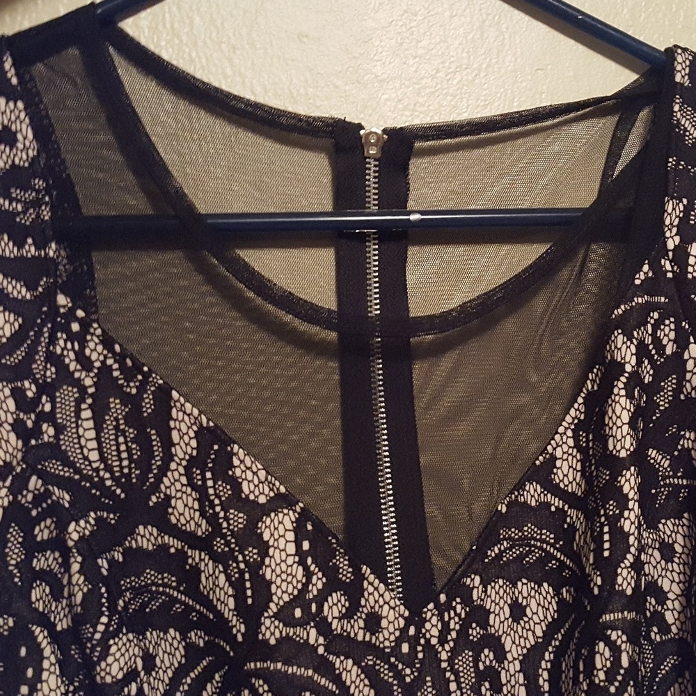 Super cute dress with sheer cutouts L - Picture 2 of 4